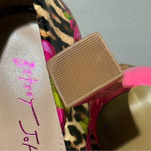 Betsy Johnson Noble Bow Heels Size 7 - Picture 10 of 13